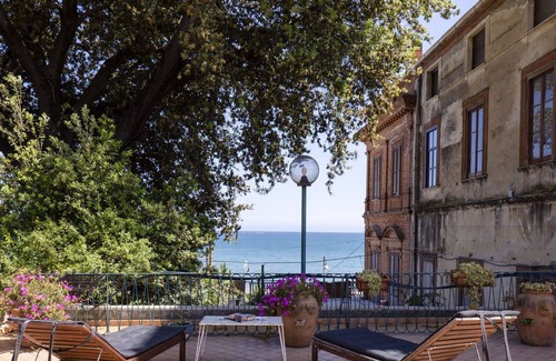 Formia Villa | Beautiful private villa for 8 guests with WIFI, A/C, TV, terrace, pets allowed and parking