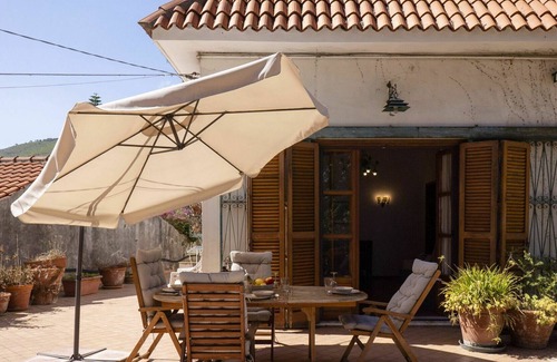 Formia Villa | Beautiful private villa for 8 guests with WIFI, A/C, TV, terrace, pets allowed and parking