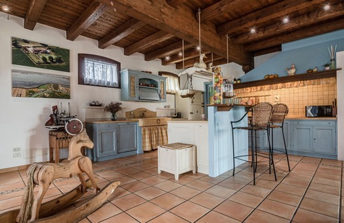 Ca' Pirami Villa | Beautiful private villa with A/C, hot tub, WIFI, private pool, TV, pets allowed and panoramic view
