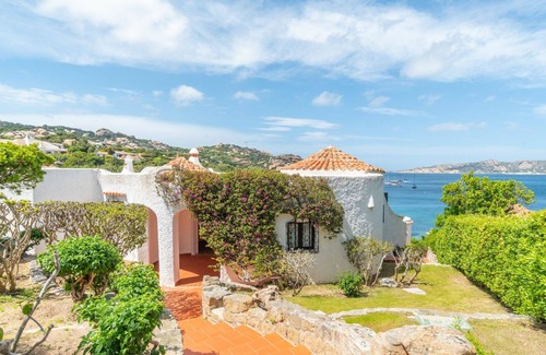 Punta Sardegna Villa | Beautiful private villa for 10 guests with A/C, TV, terrace and pets allowed