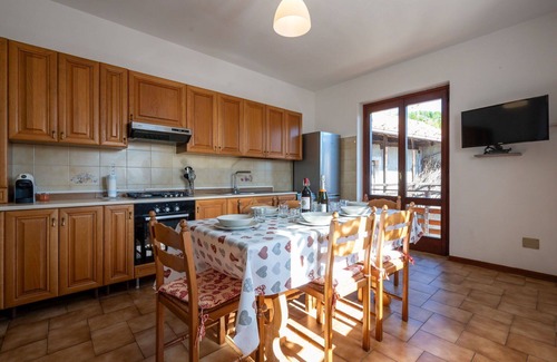Pella House | Beautiful private villa for 6 guests with WIFI, TV, patio and pets allowed