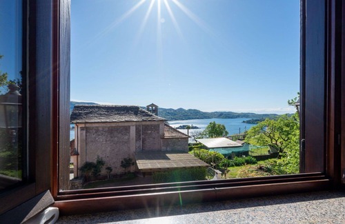 Pella House | Beautiful private villa for 6 guests with WIFI, TV, patio and pets allowed