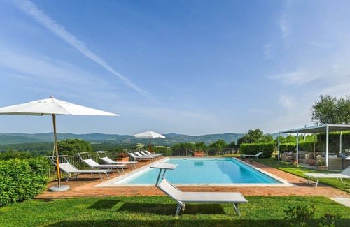 Rapale Villa | Beautiful private villa for 20 guests with sauna, private pool, WIFI, TV and panoramic view