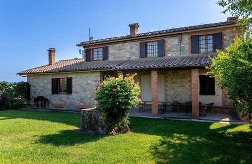 Castelnuovo Berardenga Villa | Beautiful private villa with WIFI, A/C, private pool, TV, patio, pets allowed and panoramic view