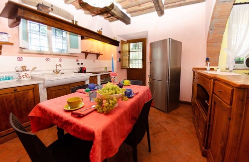 Uzzano Villa | Beautiful private villa for 10 guests with private pool, WIFI, A/C, TV, pets allowed and parking