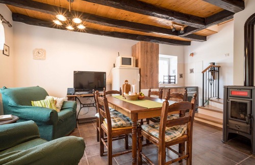 Groznjan House | Beautiful private villa with WIFI, A/C, private pool, TV, terrace, pets allowed and panoramic view