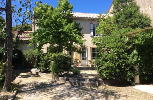 Robion House | Beautiful Provencal house, French billiards and swimming pool - 8 people