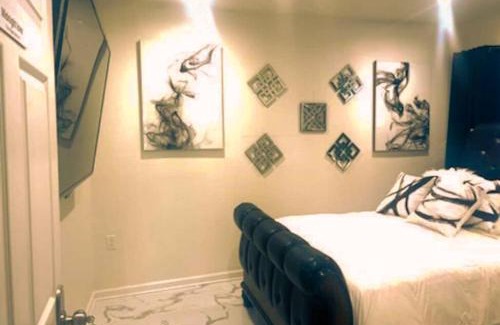 Olde Huntersville Apartment | Beautiful Queen Luxury Suite Near Downtown Norfolk