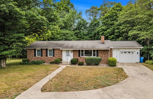 South Haven House | Beautiful ranch situated on a ravine within minutes to downtown South Haven