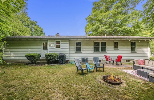 South Haven House | Beautiful ranch situated on a ravine within minutes to downtown South Haven
