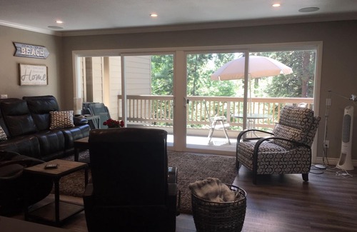 Incline Village Condo | Beautiful Remodeled Condo With An Open Floor Plan! 3 Beds with 2.5 Baths.