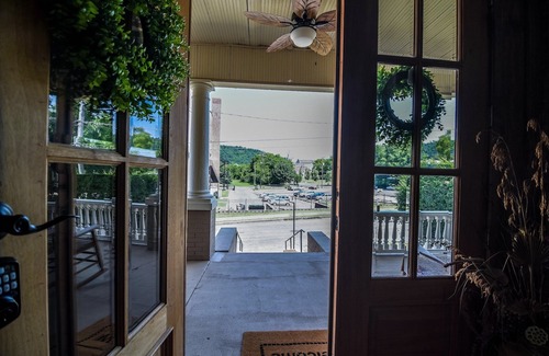Hot Springs House | Beautiful Remodel Victorian home located in the heart of down town