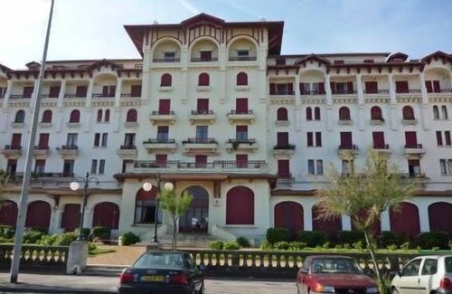 Hendaye Apartment | Beautiful renovated apartment of 93 m2 on the beach in historic residence