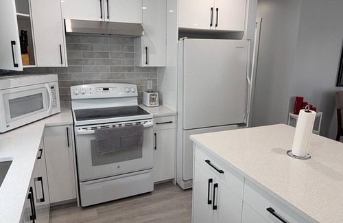 Bridlewood House | Beautiful Renovated Bi-level Home close to shopping, transit, & Rec Centre