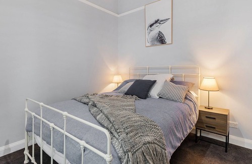 Bendigo House | Beautiful renovated miners cottage - Central Bendigo!