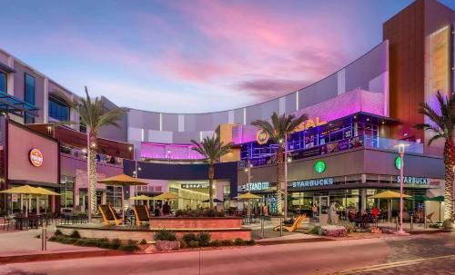 NoHo Arts District House | Beautiful Resort in NoHo