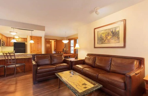 Gatlinburg Resort | beautiful resort w/jacuzzi, near a lot of attactions in Gatlinburg/Pigeon Forg/