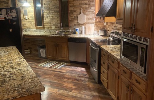 Dallas Meadows House | Beautiful riverfront home with BIG views