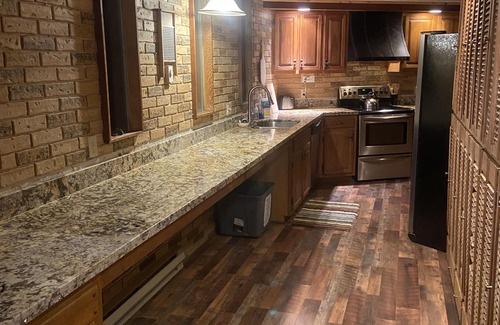 Dallas Meadows House | Beautiful riverfront home with BIG views