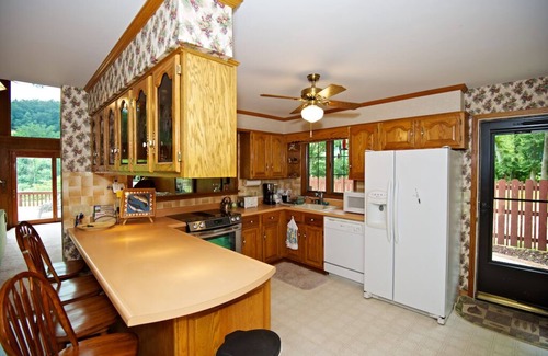 Lakeview House | Beautiful Riverfront Location. Great Fishing. Wonderful Accommodations.