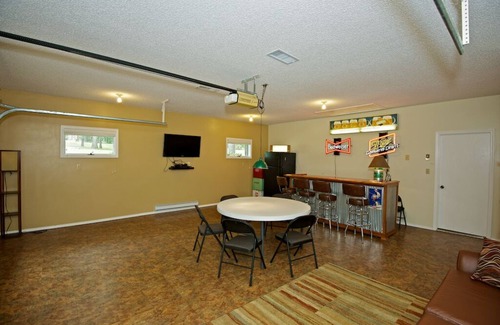 Lakeview House | Beautiful Riverfront Location. Great Fishing. Wonderful Accommodations.