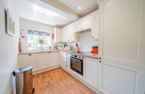 New Forest District House | Beautiful Riverside Cottage with Large Garden, 2BR
