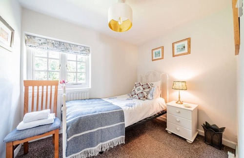 New Forest District House | Beautiful Riverside Cottage with Large Garden, 2BR