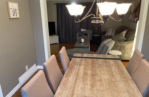 Ottawa Division House | Beautiful Room,23