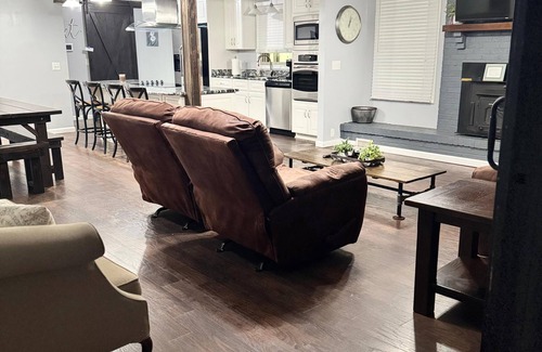 Murfreesboro House | Beautiful Rustic Murfreesboro Home just minutes from I24, MTSU and more