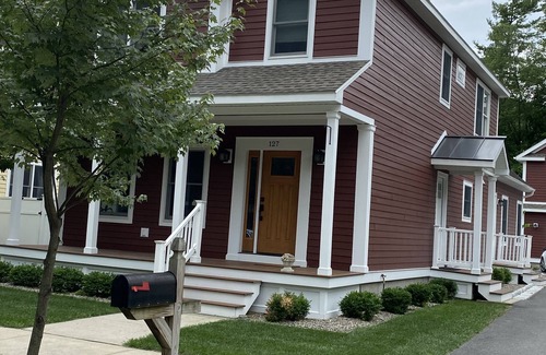 Saratoga Springs House | Beautiful Saratoga Home Walking Distance to BELMONT STAKES