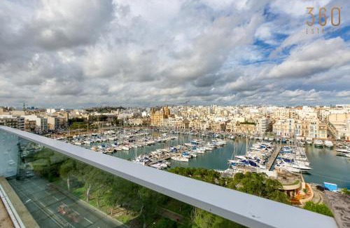 Pieta Apartment | Beautiful seafront home with private balcony & BBQ by 360 Estates