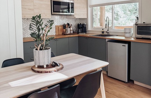 Bowen Island Bed & Breakfast | Beautiful Self Contained Woodland Cabin
