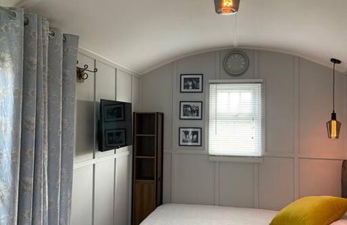 Newmarket Apartment | Beautiful shepherd’s hut