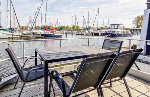 Naarderbos Boat Rental | Beautiful ship in Naarden with WiFi