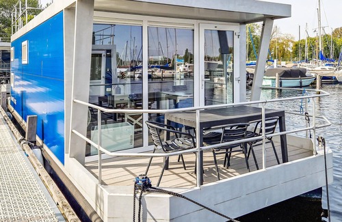 Naarderbos Boat Rental | Beautiful ship in Naarden with WiFi