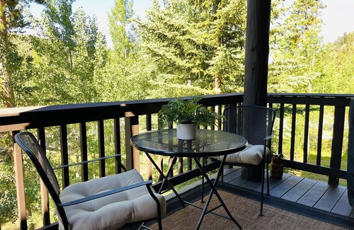 Keystone House | Beautiful Ski Retreat, 3 Min. Walk to the Shuttle, Hot Tub Access, Laundry