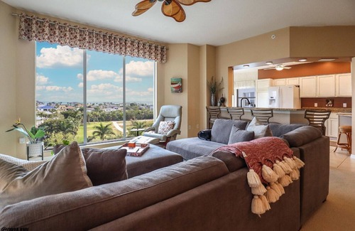 South Island Condo | Beautiful, spacious home away from home! This 3 bed 3 bath condo has everything!