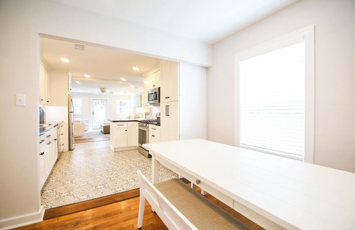 Saint Simons Island Cottage | Beautiful spacious home and pool, wi-fi, pool