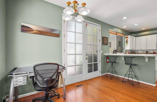 Bayview House | Beautiful Spacious 4BR House in Silver Terrace
