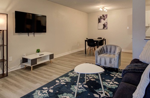 East Riverside - Oltorf Apartment | Beautiful, Spacious 2B Comfy King Beds, Fast WiFi