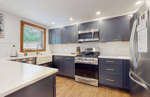 Plymouth Condo | Beautiful & Spacious Condo w/Pool, Lake Access - Close to Skiing
