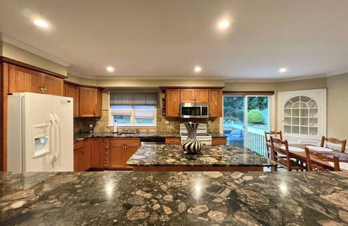 Stamford House | Beautiful & Spacious home in Downtown Stamford CT! 40 min to NYC!