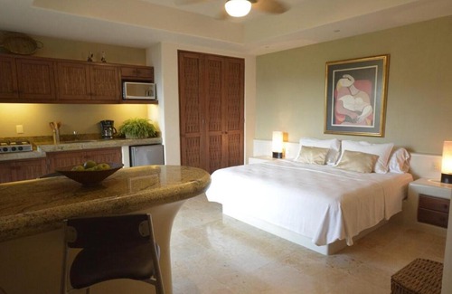 Playa Las Gatas House | Beautiful Studio Overlooking Playa La Ropa