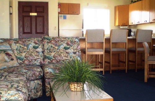 Sea Scape Apartment | Beautiful studio unit at resort, sleeps 2