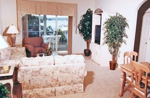 Lake Ozark Apartment | Beautiful studio unit at resort, sleeps 2