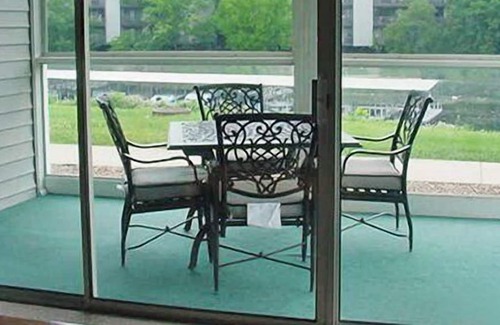 Lake Ozark Apartment | Beautiful studio unit at resort, sleeps 2