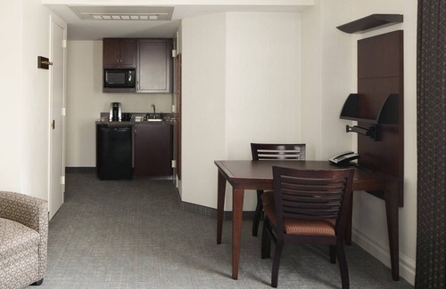 Downtown Houston Apartment | Beautiful studio unit at resort, sleeps 2