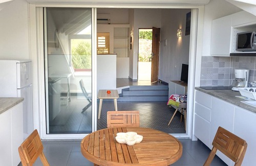 Cul de Sac Apartment | Beautiful suite S3, pool, sea view, Pinel Island