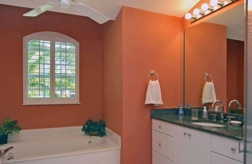 Crown Pointe House | Beautiful Sundrenched Villa with Private Pool & Lake Views