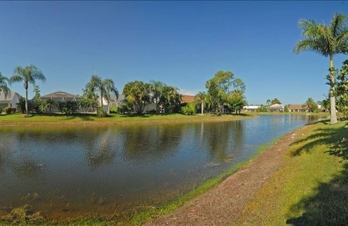 Crown Pointe House | Beautiful Sundrenched Villa with Private Pool & Lake Views
